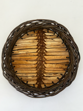 Load image into Gallery viewer, Basged gron pren ffawydd, sylfaen slatiau (1) / Beech wood slat-based, round basket (1)
