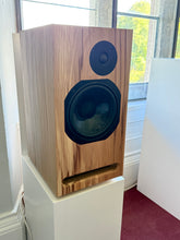 Load image into Gallery viewer, Seinyddion ffawydd / Beech Speakers