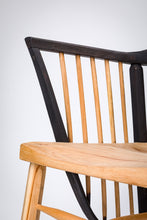 Load image into Gallery viewer, Cadair Telyn Rhif.00 / Harp Chair No.00
