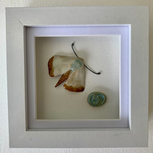 Nansi ffansi, y gwyfyn blaen brigyn / Fancy Nancy, the gold tipped Moth