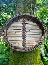Load image into Gallery viewer, Basged gron pren ffawydd, sylfaen slatiau (2) / Beech wood slat-based, round basket (2)
