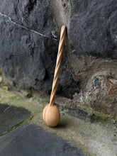 Load image into Gallery viewer, Llwyau Caru - Y Rhaff / Love Spoon - The Rope
