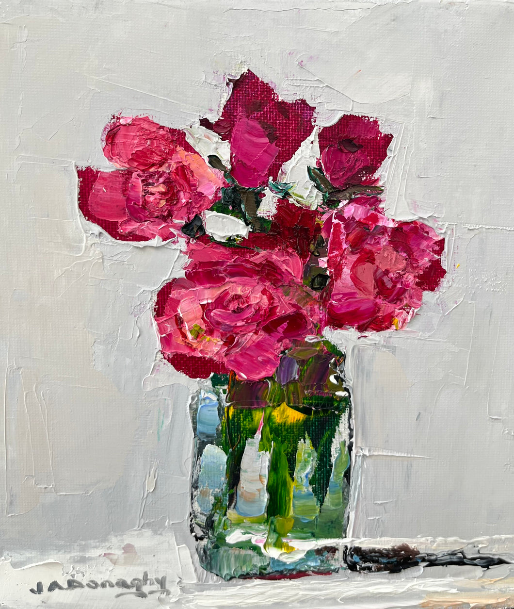 Rhosod pinc mewn ffiol grisial / Pink roses in a crystal vase