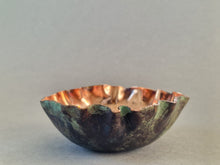 Load image into Gallery viewer, Powlenni bwr wedi'u curo â morthwyl 1 / Burr hammered bowls 1
