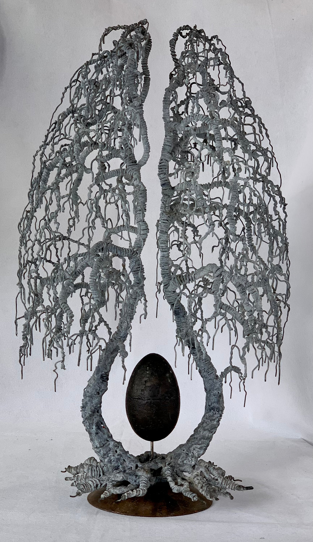 Coeden Onnen Ddeuol ac Wy Aur / Twin Ash Tree and Golden Egg